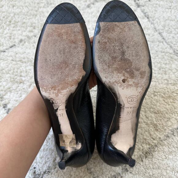CHANEL Navy & Black Leather CC Logo Cap Toe Pumps IT 37 - Picture 10 of 14